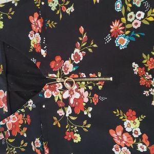 Flowed sleeveless top